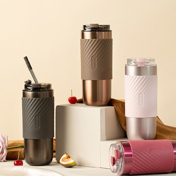 Cốc giữ nhiệt có nắp kèm ống hút 520ml